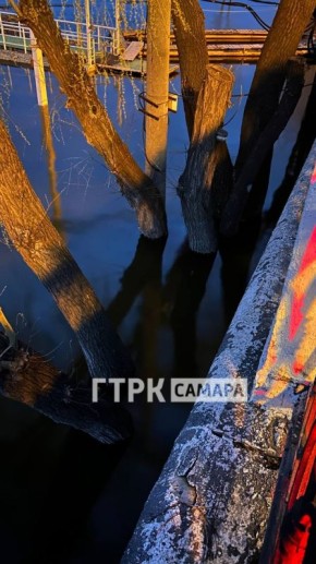 Прямо сейчас Волга уже подошла к гранитным стенкам набережной в Самаре