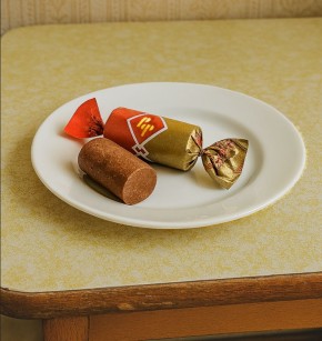 Загадочные названия советских сладостей: что скрывается за 'РотФронт', 'Эсмеральда' и 'Радий'?