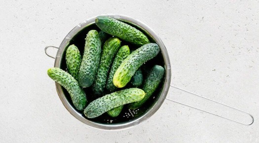 Как сохранить летний вкус: рецепты маринованных огурцов со свеклой на зиму