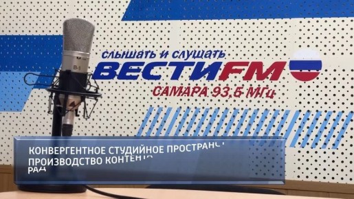 Телебашня осветила вечерний город яркими огнями