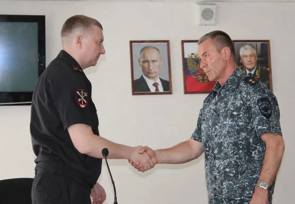 Сегодня, в Сызрани, начальник ГУ МВД России по Самарской области генерал-лейтенант полиции Игорь Иванов представил личному составу нового руководителя Межмуниципального управления - полковника внутренней службы Евгения...