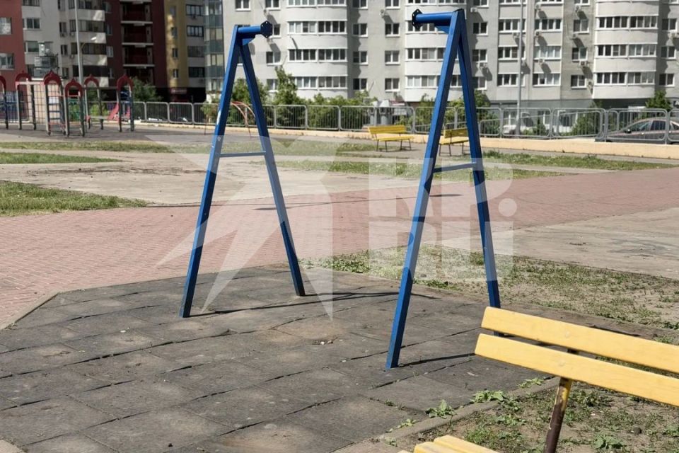 Детскую площадку на ул. Лукачева снесли после смерти мальчика Детскую площадку на ул. Лукачева снесли после смерти мальчика