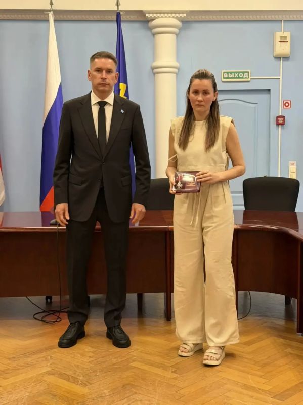 Глава Тольятти Илья Сухих вручил государственные награды — ордена Мужества (посмертно) — родным и близким наших героев: