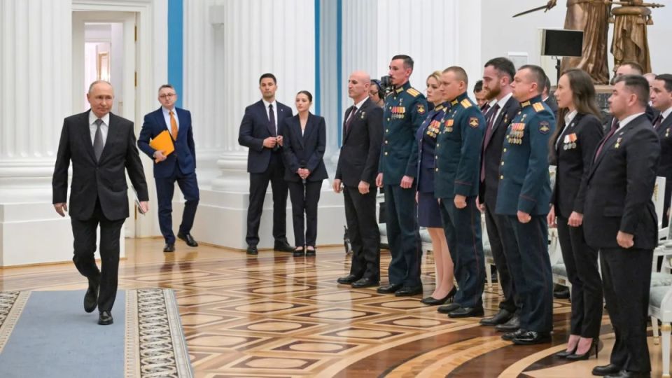 Кадровый лифт для героев: Президент встретился с выпускниками программы «Время героев»