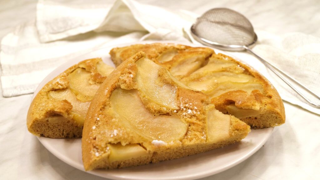 Шарлотка на сковороде: быстрый и вкусный десерт!