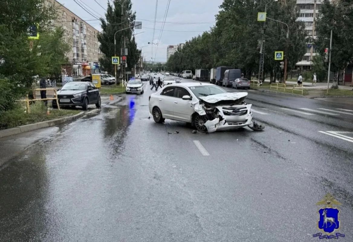 В Самарской области 23-летний водитель Chevrolet Cobalt протаранил Lada Vesta
