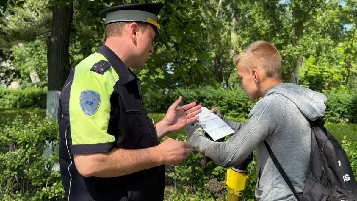 Самарские полицейские провели профилактические беседы с жителями и гостями города Самарские полицейские провели профилактические беседы с жителями и гостями города