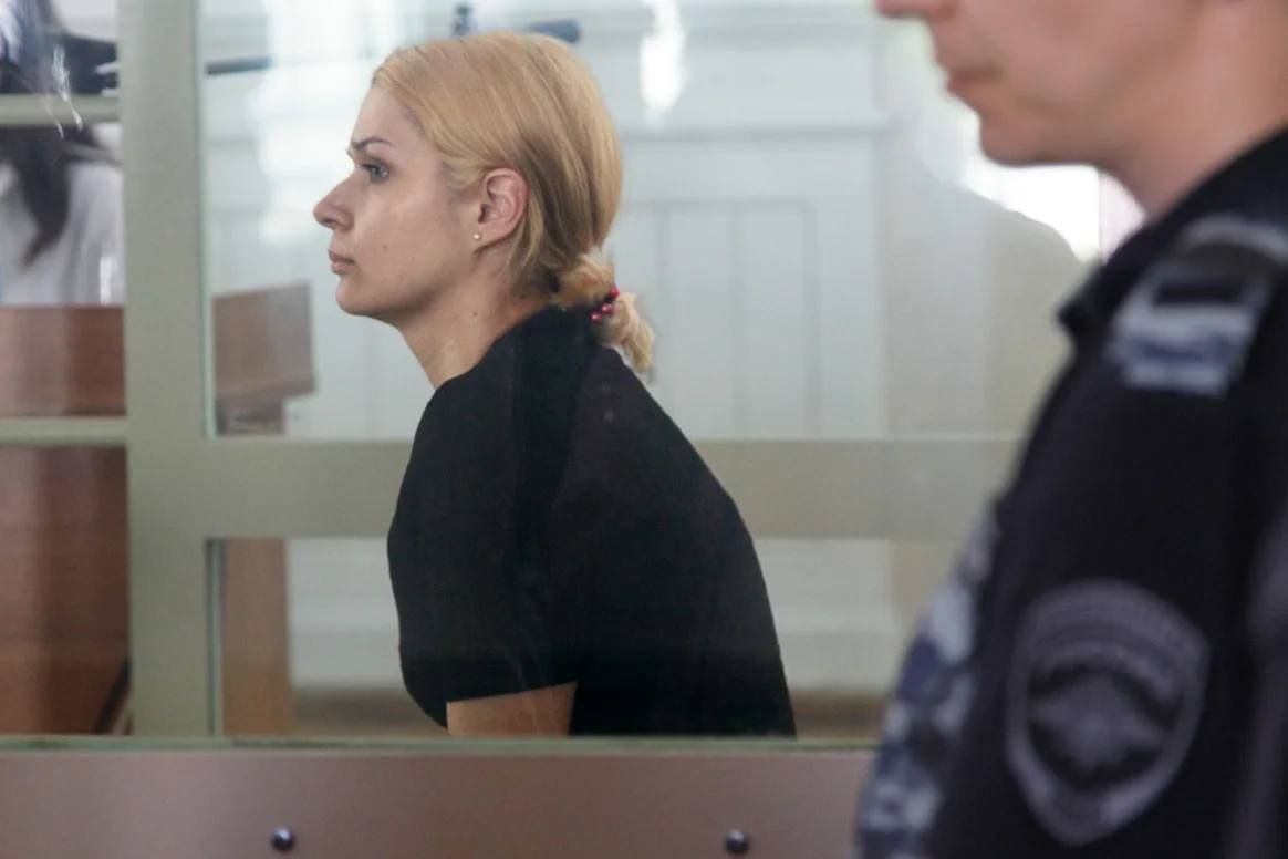 Судебный репортаж. Дело об убийства экс-мэра Самары Виктора Тархова и его супруги внучкой Екатериной Через несколько дней после дня рождения ВиктораТархова, по словам Александра Кузнецова, с ним связалась Екатерина Тархова...