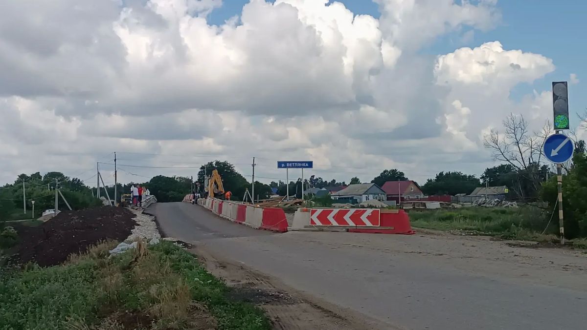 Мост через реку Ветлянка в селе Кулешовка Нефтегорского района готов на 60%