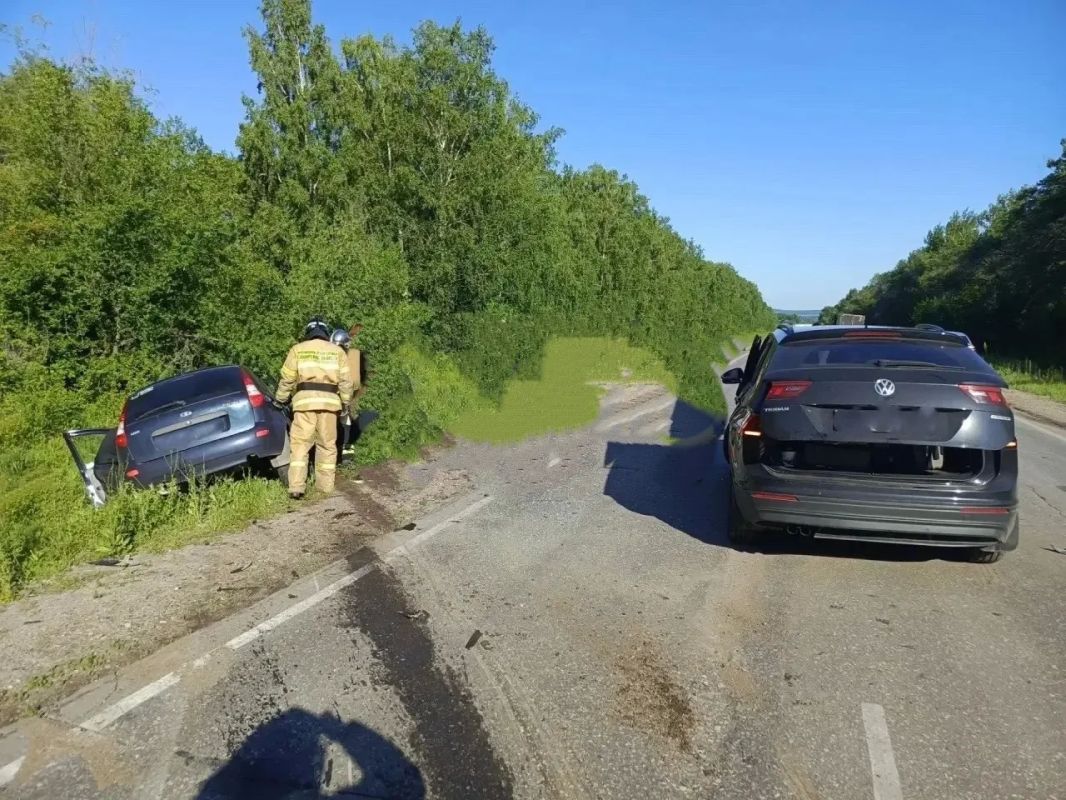 ДТП с двумя пострадавшими произошло на трассе под Самарой 24 июня ДТП с двумя пострадавшими произошло на трассе под Самарой 24 июня