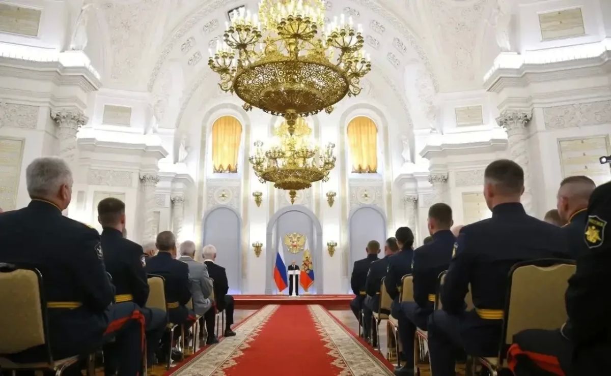 Выпускники Самарского юридического института ФСИН встретились с Владимиром Путиным Выпускники Самарского юридического института ФСИН встретились с Владимиром Путиным