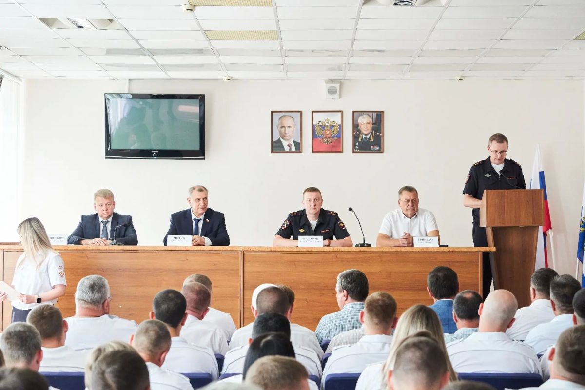 Ежегодно 3 июля сотрудники Государственной инспекции безопасности дорожного движения отмечают свой профессиональный праздник Ежегодно 3 июля сотрудники Государственной инспекции безопасности дорожного движения отмечают свой профессиональный праздник
