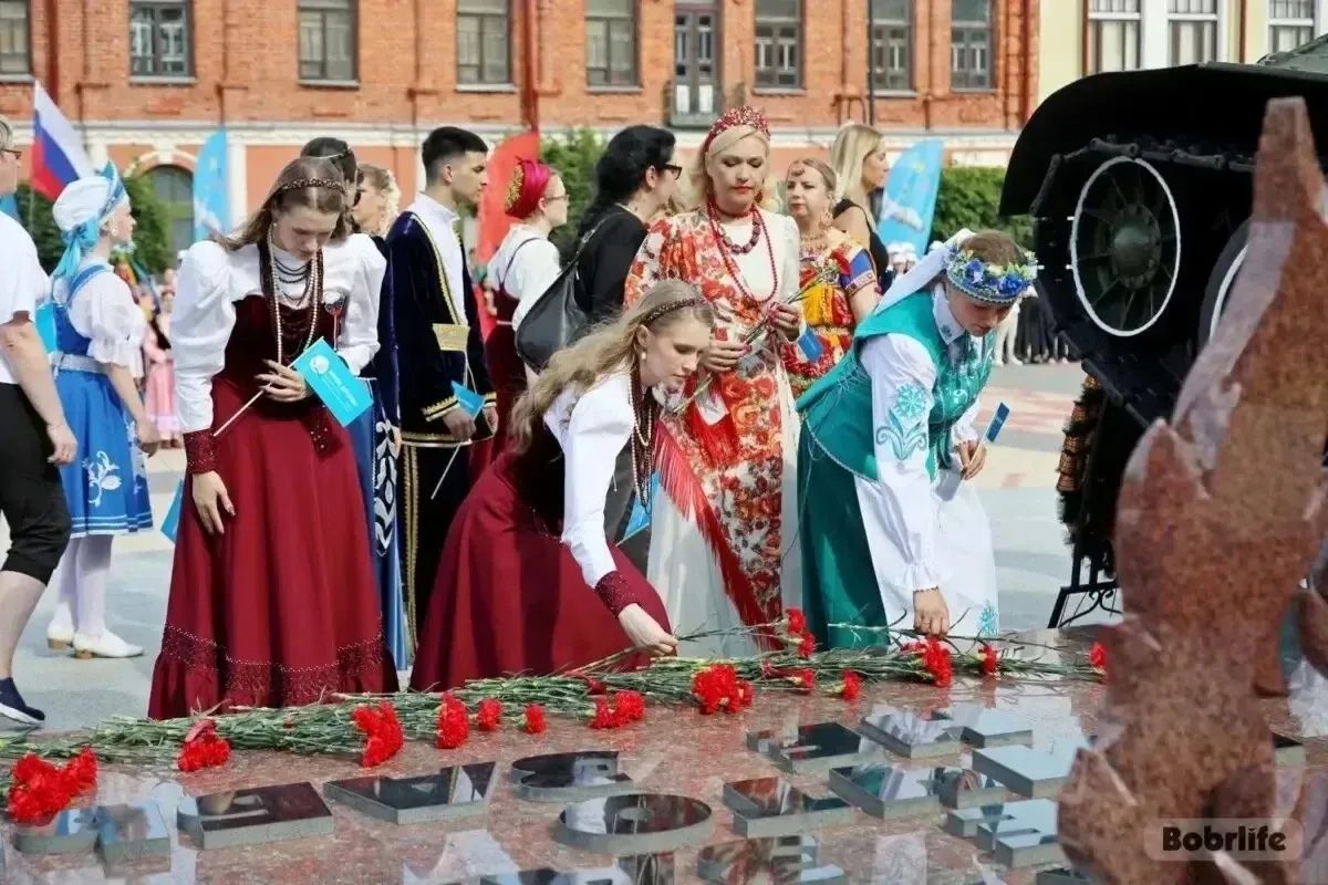 Важная часть визита – участие в XVIII Международном фестивале народного творчества «Венок дружбы» Важная часть визита – участие в XVIII Международном фестивале народного творчества «Венок дружбы»