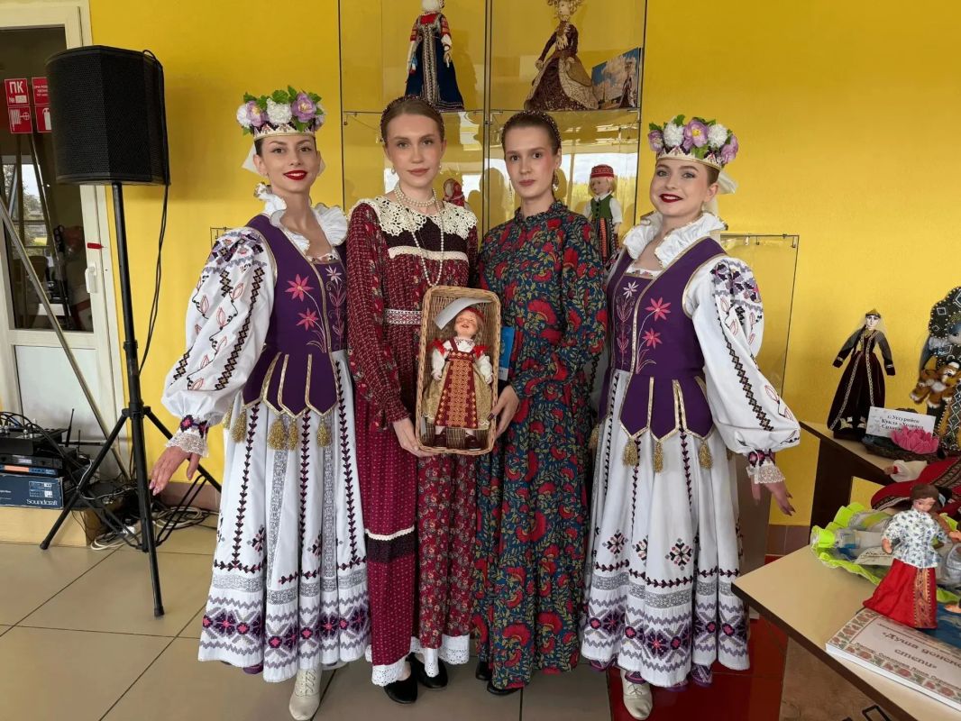 Важная часть визита – участие в XVIII Международном фестивале народного творчества «Венок дружбы» Важная часть визита – участие в XVIII Международном фестивале народного творчества «Венок дружбы»