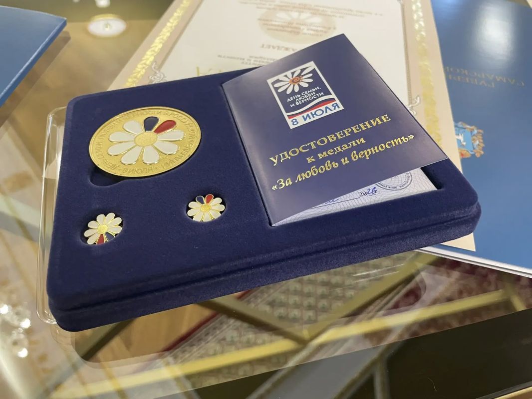 В Сызранском ЗАГСе в эти минуты проходит церемония чествования юбиляров семейной жизни В Сызранском ЗАГСе в эти минуты проходит церемония чествования юбиляров семейной жизни