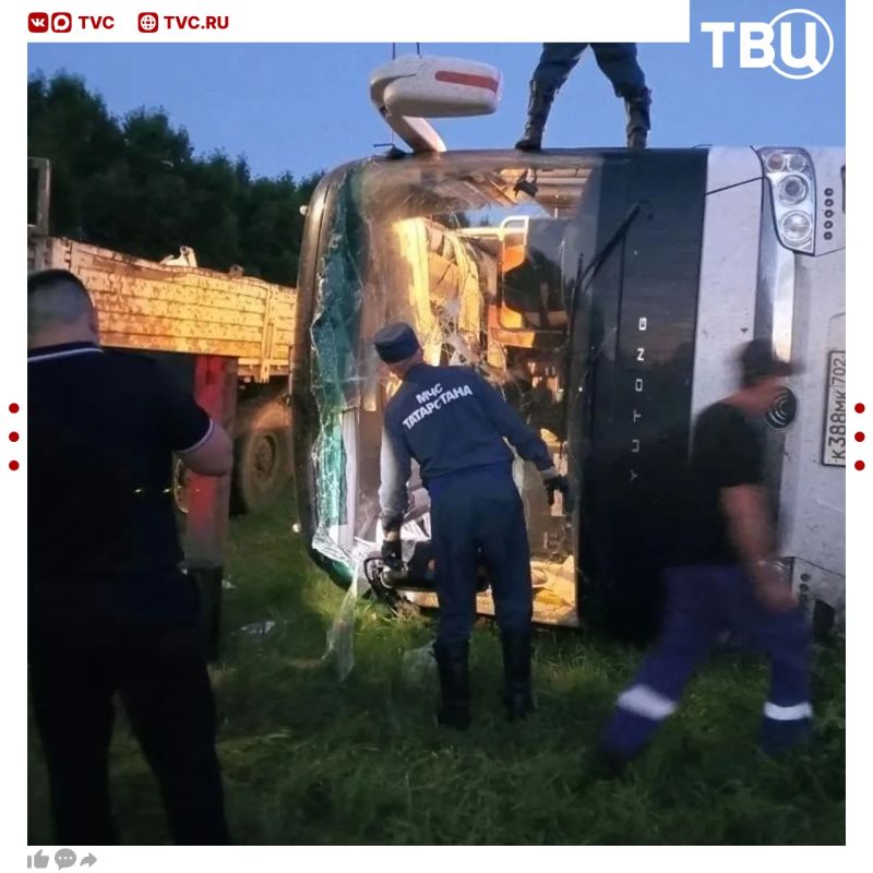 Междугородний автобус съехал в кювет и перевернулся в Татарстане Междугородний автобус съехал в кювет и перевернулся в Татарстане