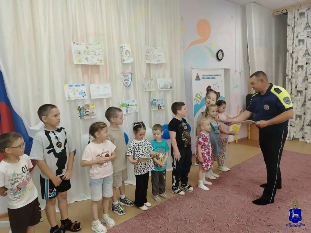 В Исаклинском районе для дошкольников организовали выставку творческих работ по безопасности дорожного движения В Исаклинском районе для дошкольников организовали выставку творческих работ по безопасности дорожного движения