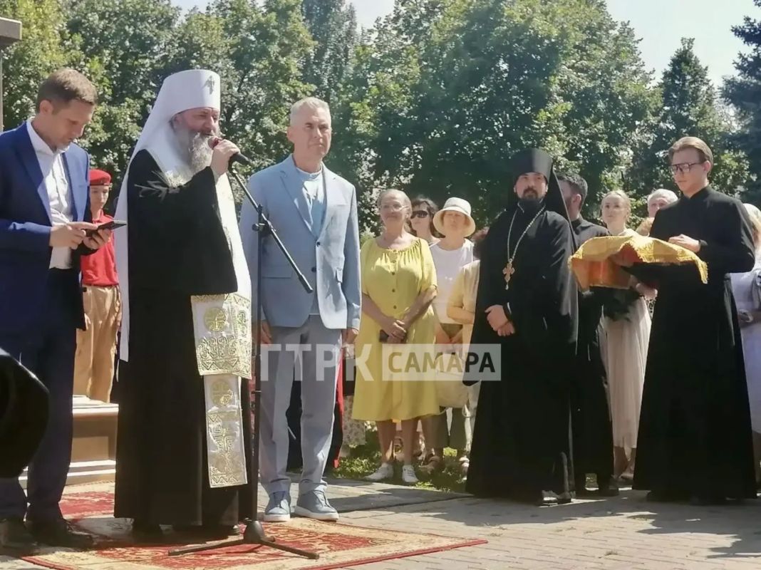 В Самаре открыли памятник Николаю II В Самаре открыли памятник Николаю II