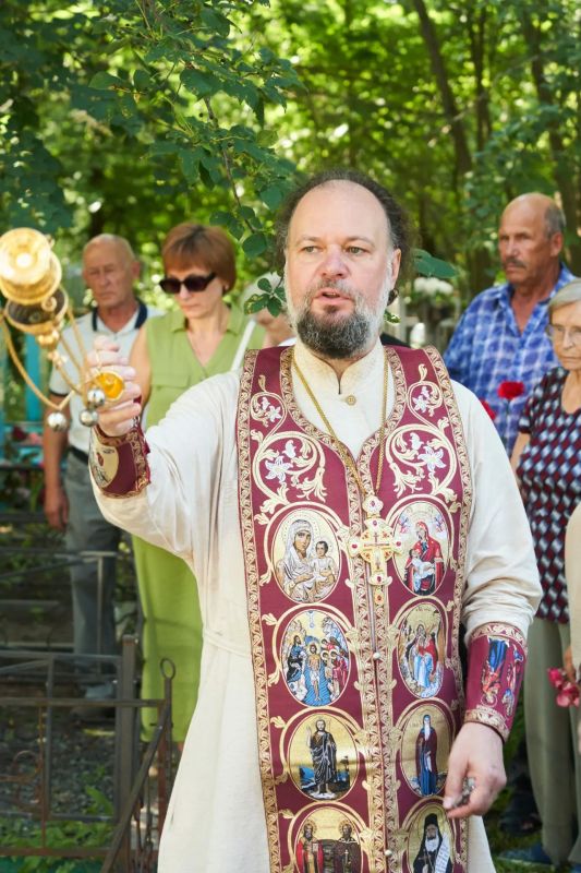 Сызрань помнит!. . Имя Михаила Николаева, полного кавалера ордена Славы, жителя Сызрани высечено на гранитных плитах мемориала в Сквере героев Сызрань помнит!. . Имя Михаила Николаева, полного кавалера ордена Славы, жителя Сызрани высечено на гранитных плитах мемориала в Сквере героев