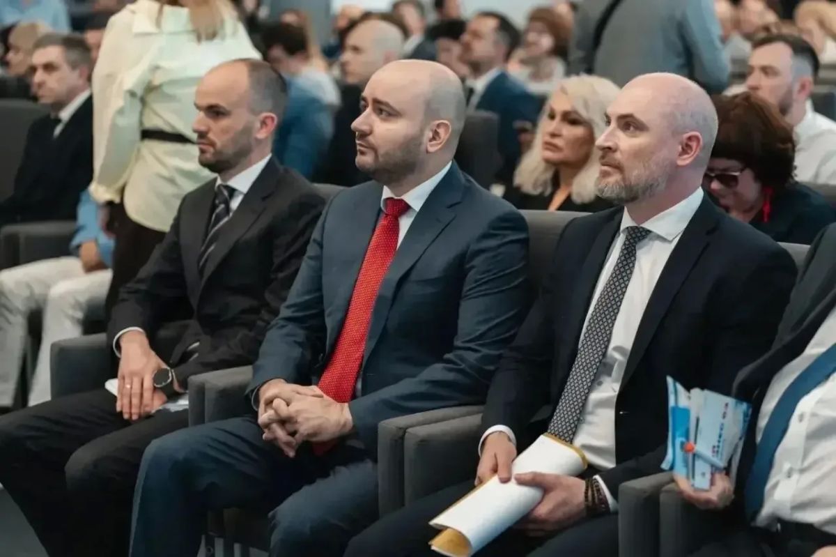 Сегодня свой День рождения отмечает губернатор Самарской области Вячеслав Федорищев Сегодня свой День рождения отмечает губернатор Самарской области Вячеслав Федорищев
