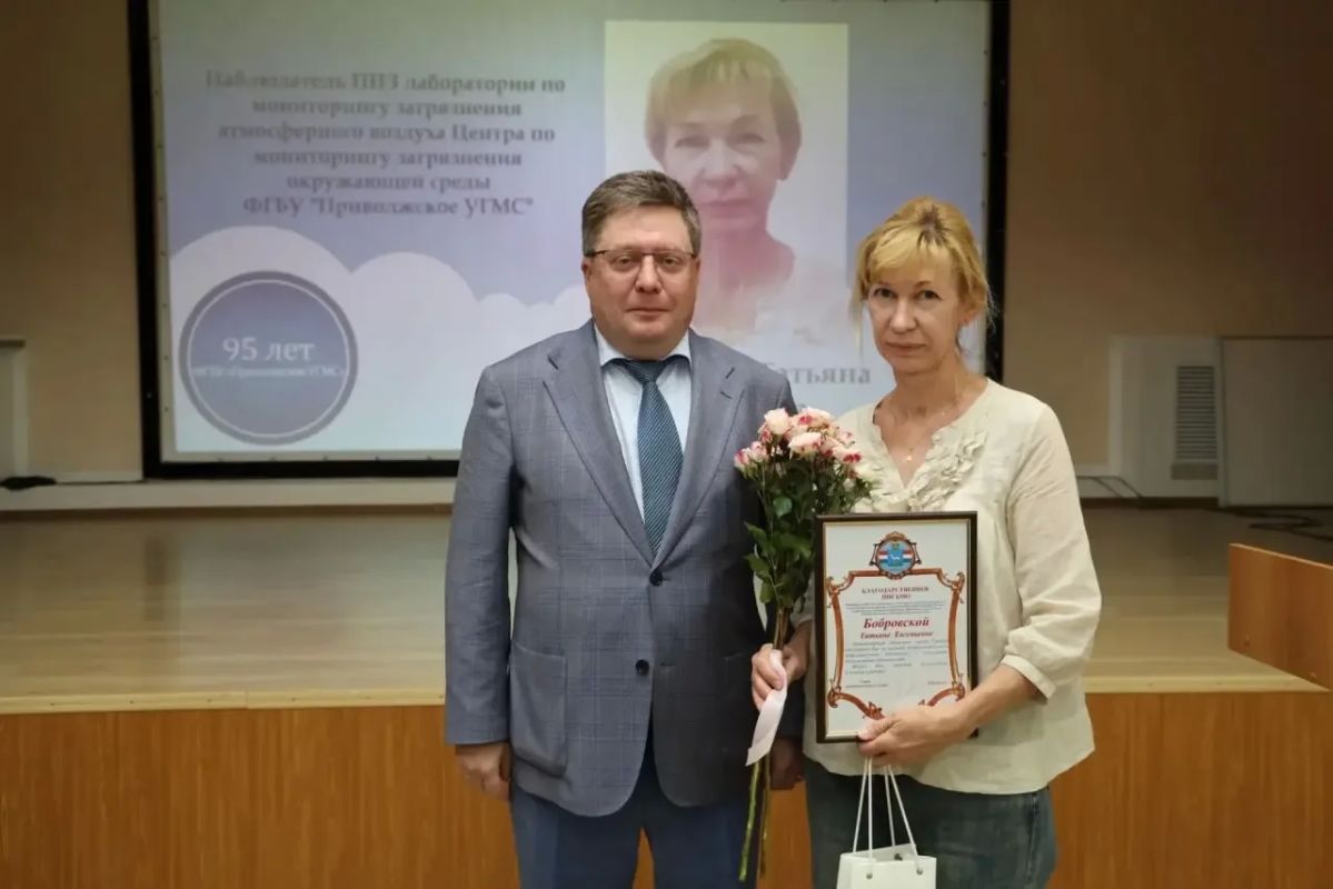 В Самаре поздравили коллектив «Приволжского УГМС» с 95-летием В Самаре поздравили коллектив «Приволжского УГМС» с 95-летием
