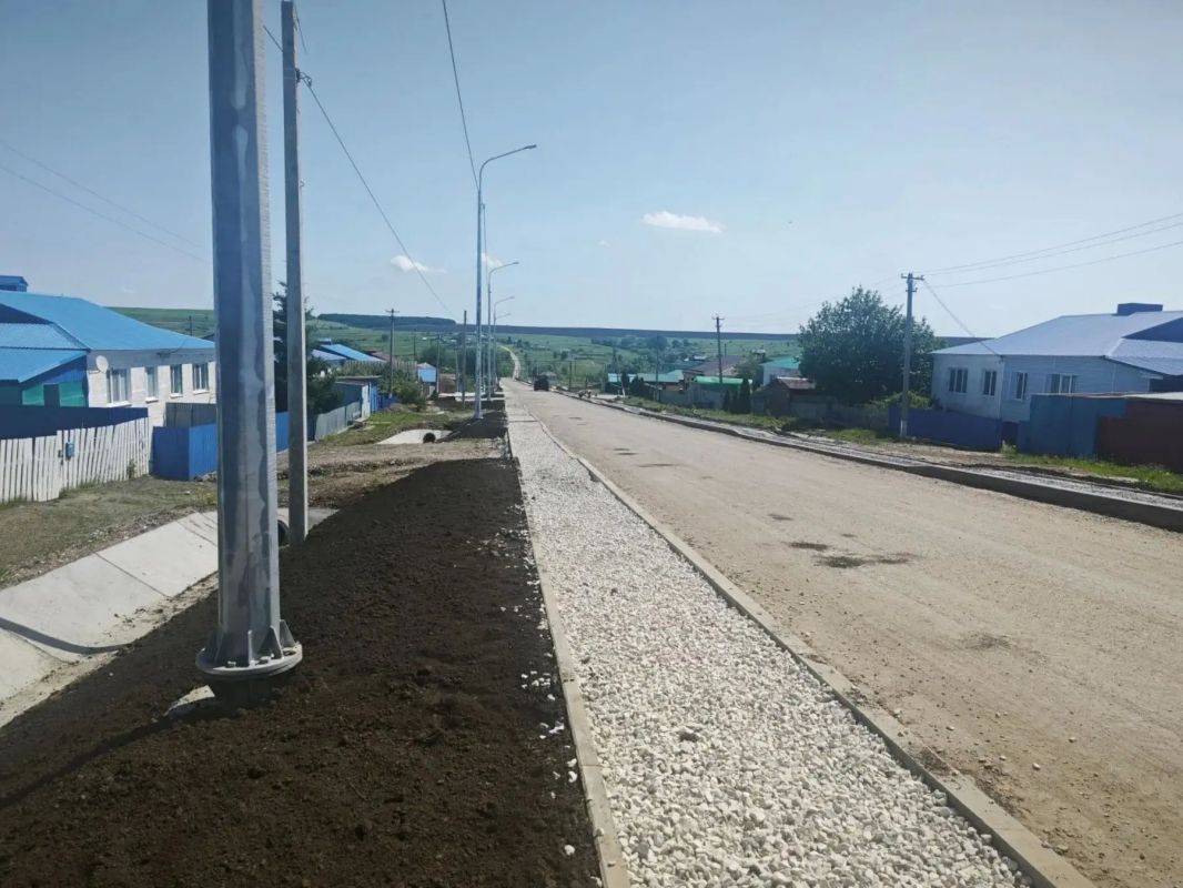 Капитальный ремонт автодороги «Кинель-Черкассы — Урал» — Захаркино продолжается в рамках национального проекта «Инфраструктура для жизни» Капитальный ремонт автодороги «Кинель-Черкассы — Урал» — Захаркино продолжается в рамках национального проекта «Инфраструктура для жизни»