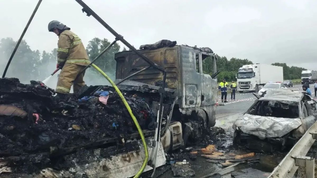 В ДТП на трассе М-5 в Самарской области погибли три человека В ДТП на трассе М-5 в Самарской области погибли три человека