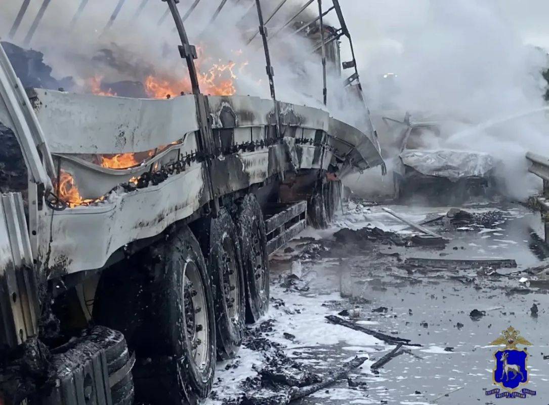 Полицейские работают на месте дорожно-транспортного происшествия в Сергиевском районе областного центра Полицейские работают на месте дорожно-транспортного происшествия в Сергиевском районе областного центра