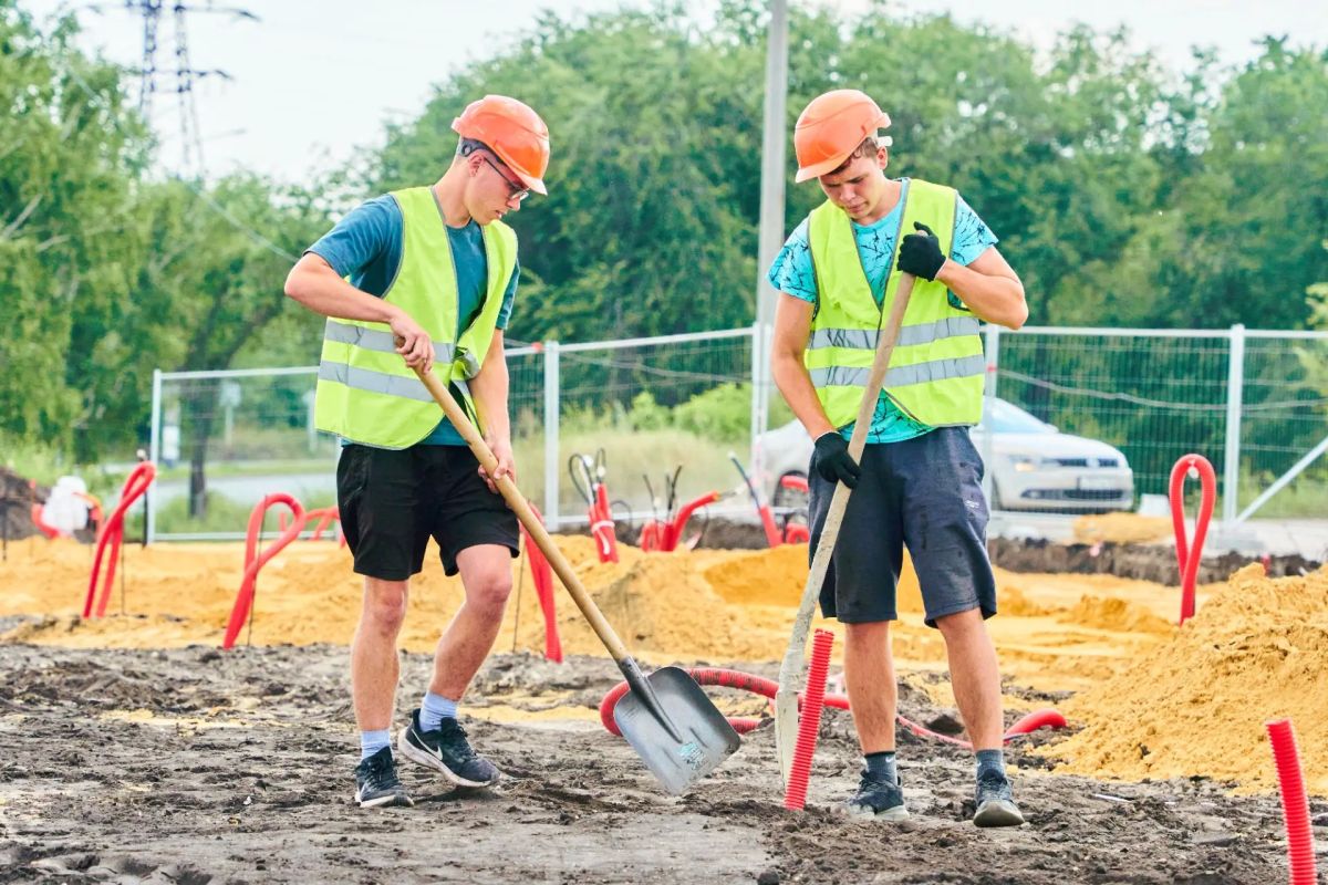 Продолжаются работы по благоустройству аллеи, ведущей к первой ГЭС Поволжья Продолжаются работы по благоустройству аллеи, ведущей к первой ГЭС Поволжья