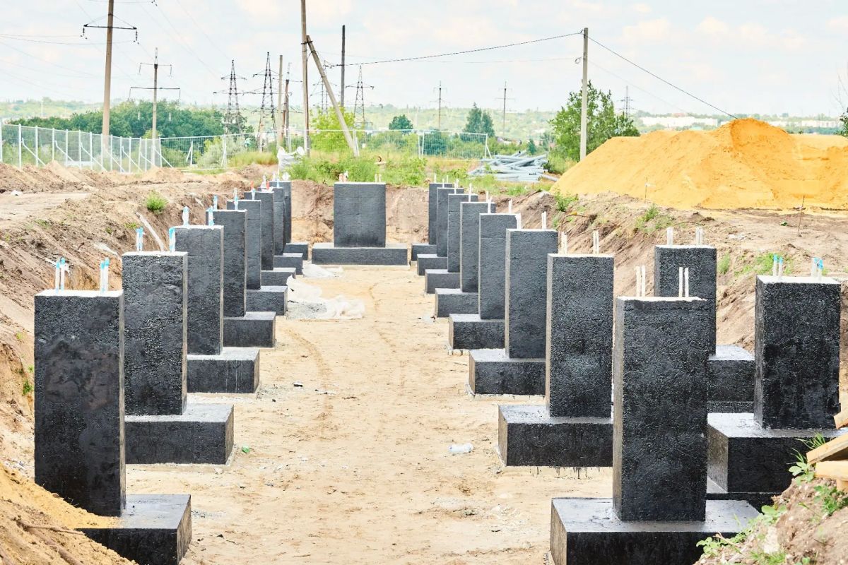 Продолжаются работы по благоустройству аллеи, ведущей к первой ГЭС Поволжья Продолжаются работы по благоустройству аллеи, ведущей к первой ГЭС Поволжья