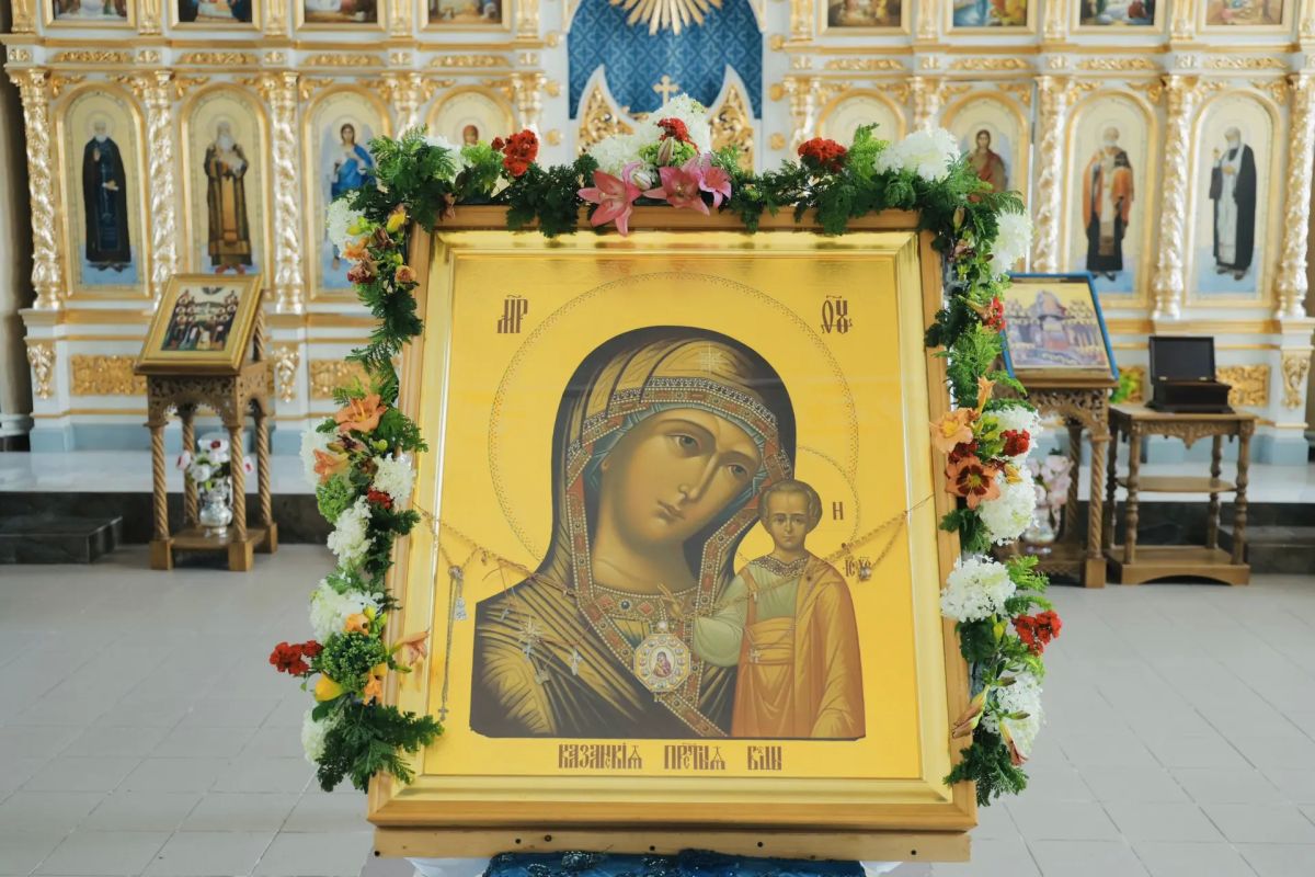 Вячеслав Федорищев: Дорогие жители Самарской области! Сегодня православные отмечают День Казанской иконы Божией Матери