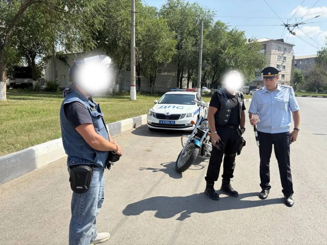 Сотрудники Госавтоинспекции Сотрудники Госавтоинспекции