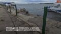 Ограждения в виде металлических столбов с цепями устанавливают у причалов №№ 1 и 2 возле речного вокзала