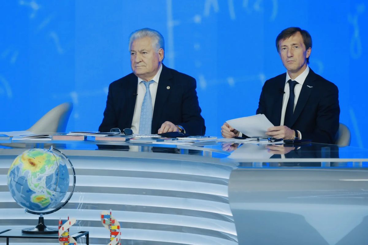 Вячеслав Федорищев: Провели августовскую конференцию работников образования Самарской области Вячеслав Федорищев: Провели августовскую конференцию работников образования Самарской области
