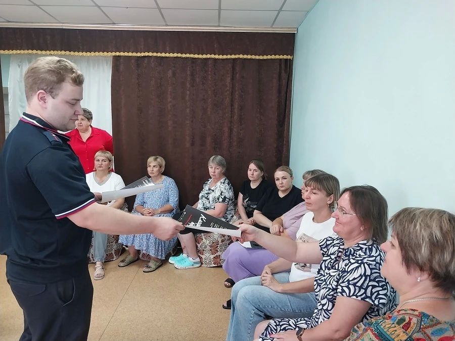 В Приволжском районе полицейские и общественники проводят профилактические мероприятия с гражданами В Приволжском районе полицейские и общественники проводят профилактические мероприятия с гражданами