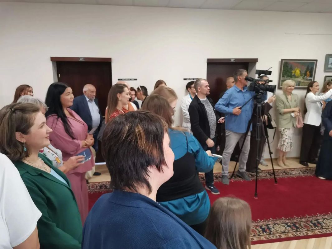В стенах Самарской Губернской Думы открылась выставка самарской художницы Елены Островской В стенах Самарской Губернской Думы открылась выставка самарской художницы Елены Островской