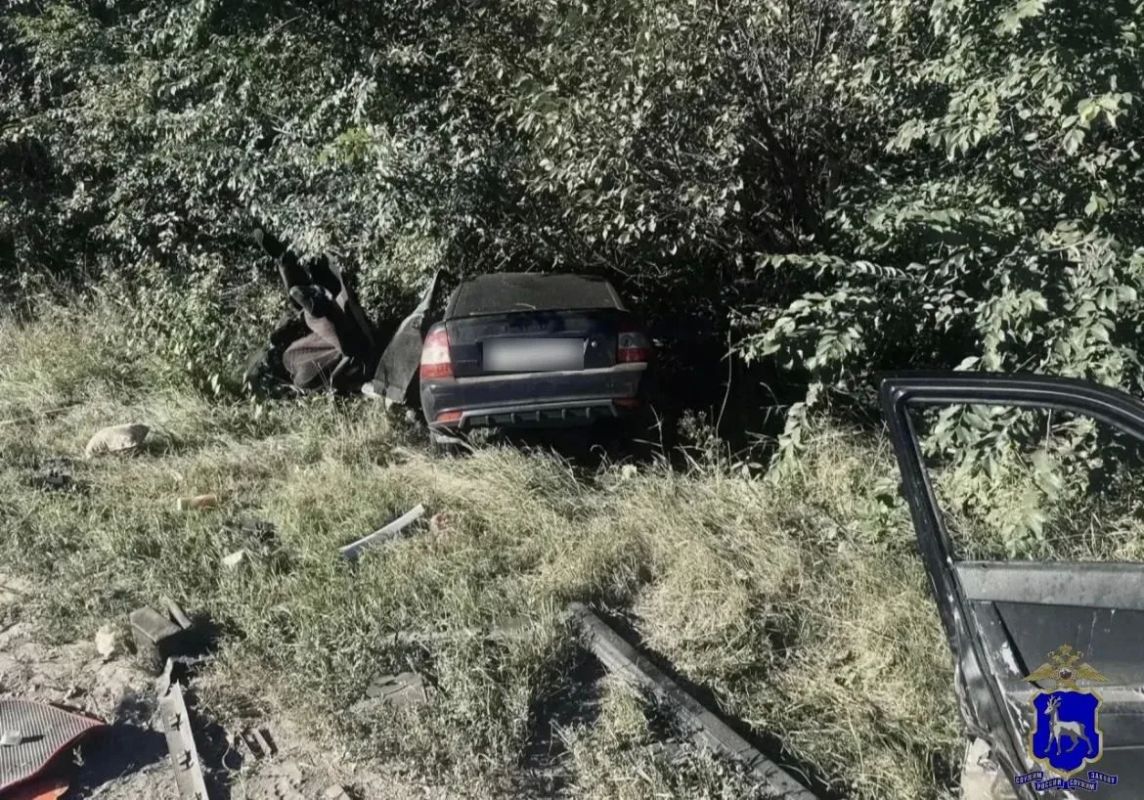 Под Самарой в разорванной пополам Priore погиб водитель Под Самарой в разорванной пополам Priore погиб водитель