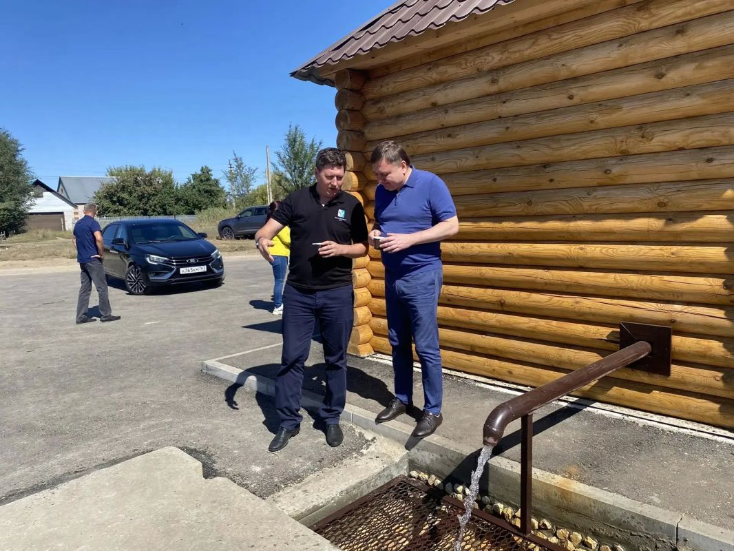 Субботу министр энергетики и ЖКХ Самарской области Виталий Брижань провел с инспекцией в Большечерниговском районе. Субботу министр энергетики и ЖКХ Самарской области Виталий Брижань провел с инспекцией в Большечерниговском районе.