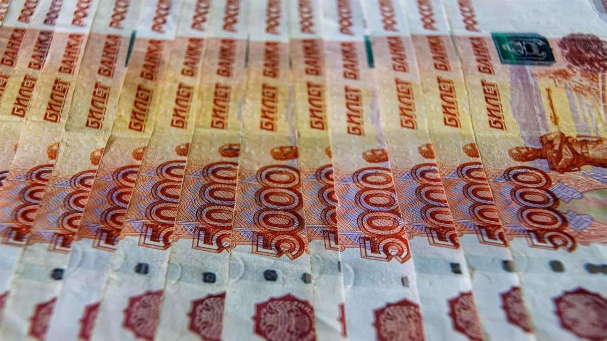 15-летний курьер украл у пенсионерки 900 тыс