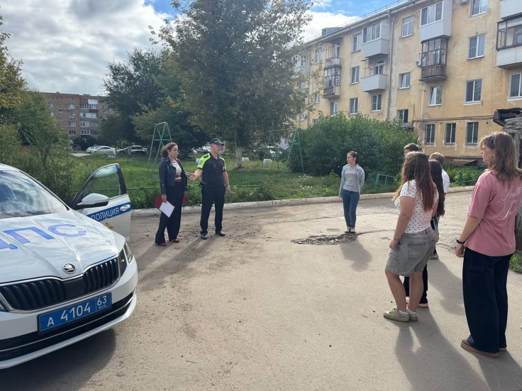 Сотрудники Госавтоинспекции по г. Новокуйбышевску совместно с центром по профилактике детского дорожнотранспортного травматизма провели профилактическое мероприятие Сотрудники Госавтоинспекции по г. Новокуйбышевску совместно с центром по профилактике детского дорожнотранспортного травматизма провели профилактическое мероприятие