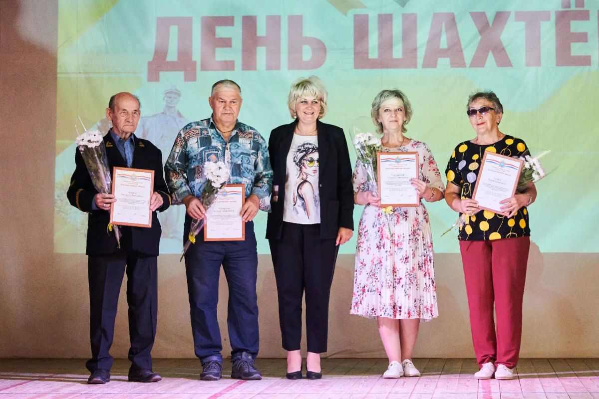 30 августа жители поселка Новокашпирский отпраздновали главный праздник – День шахтера 30 августа жители поселка Новокашпирский отпраздновали главный праздник – День шахтера