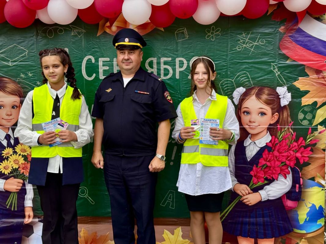 С Днём знаний! Сегодня, 1 сентября, по всей стране прозвенели первые звонки С Днём знаний! Сегодня, 1 сентября, по всей стране прозвенели первые звонки