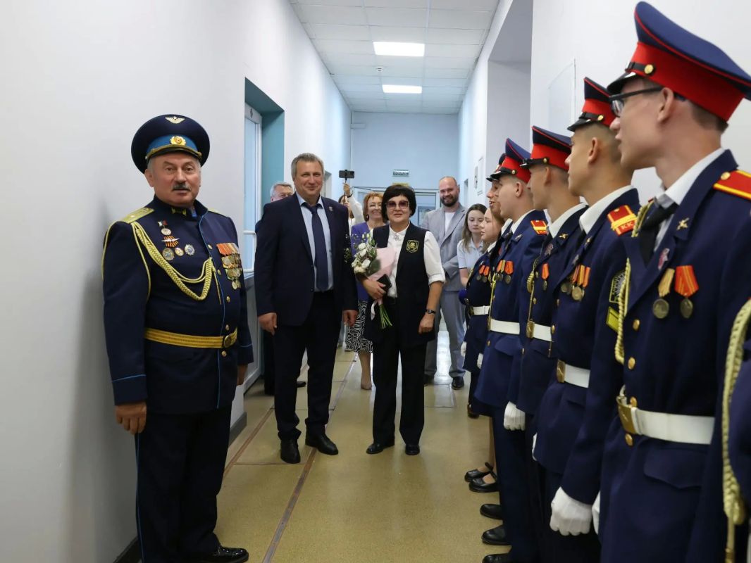 Иван Носков: Вместе с архиереем Русской православной церкви, митрополитом Самарским и Новокуйбышевским, главой Самарской митрополии Феодосием поздравили учеников и коллектив школы № 177 с Днем Знаний Иван Носков: Вместе с архиереем Русской православной церкви, митрополитом Самарским и Новокуйбышевским, главой Самарской митрополии Феодосием поздравили учеников и коллектив школы № 177 с Днем Знаний
