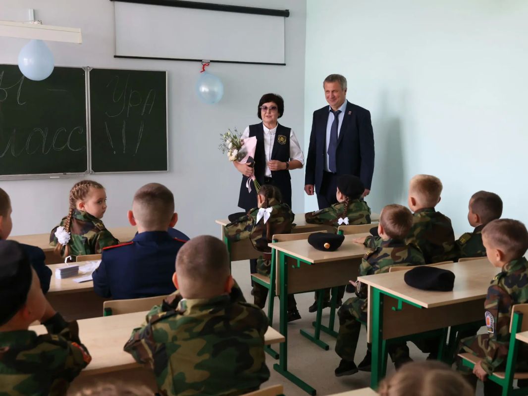 Иван Носков: Вместе с архиереем Русской православной церкви, митрополитом Самарским и Новокуйбышевским, главой Самарской митрополии Феодосием поздравили учеников и коллектив школы № 177 с Днем Знаний Иван Носков: Вместе с архиереем Русской православной церкви, митрополитом Самарским и Новокуйбышевским, главой Самарской митрополии Феодосием поздравили учеников и коллектив школы № 177 с Днем Знаний