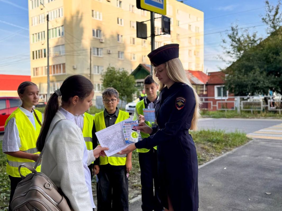 В Сызрани прошла акция «Безопасный переход»: дорога в школу должна быть безопасной! В Сызрани прошла акция «Безопасный переход»: дорога в школу должна быть безопасной!