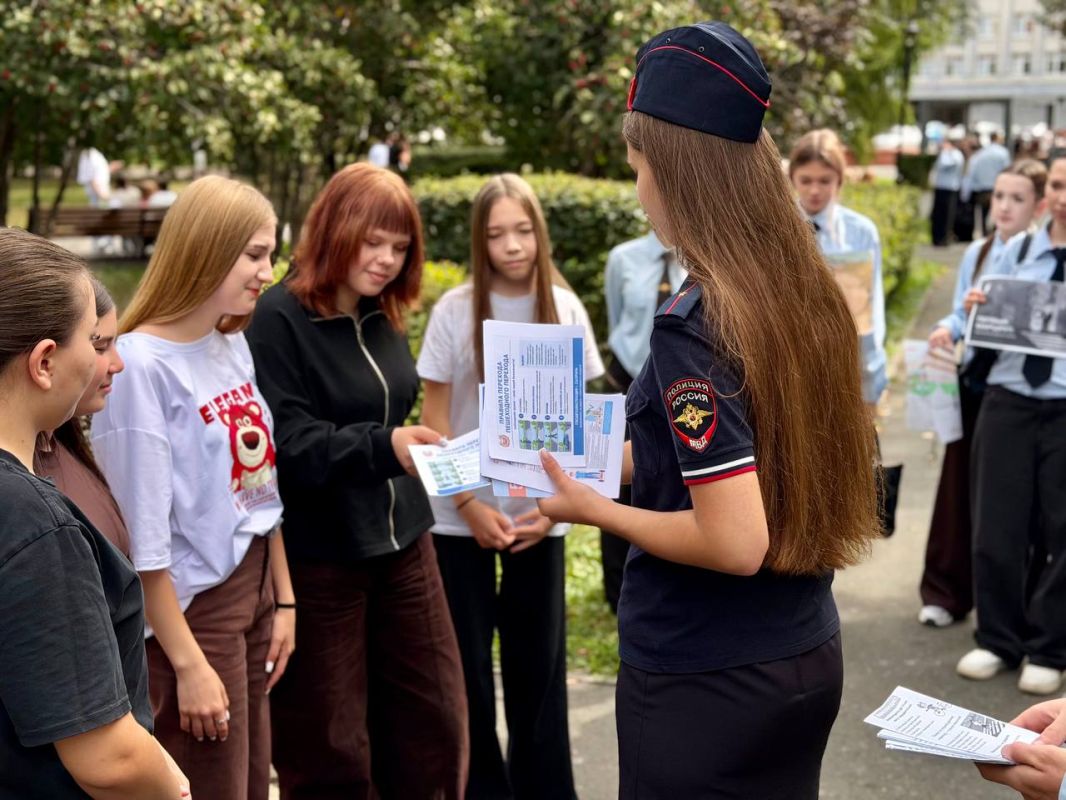 Сызранская Госавтоинспекция и юные инспекторы движения Сызранского медико-гуманитарного колледжа вышли в Кузнецкий парк, чтобы напомнить о самом важном — безопасности на дороге Сызранская Госавтоинспекция и юные инспекторы движения Сызранского медико-гуманитарного колледжа вышли в Кузнецкий парк, чтобы напомнить о самом важном — безопасности на дороге