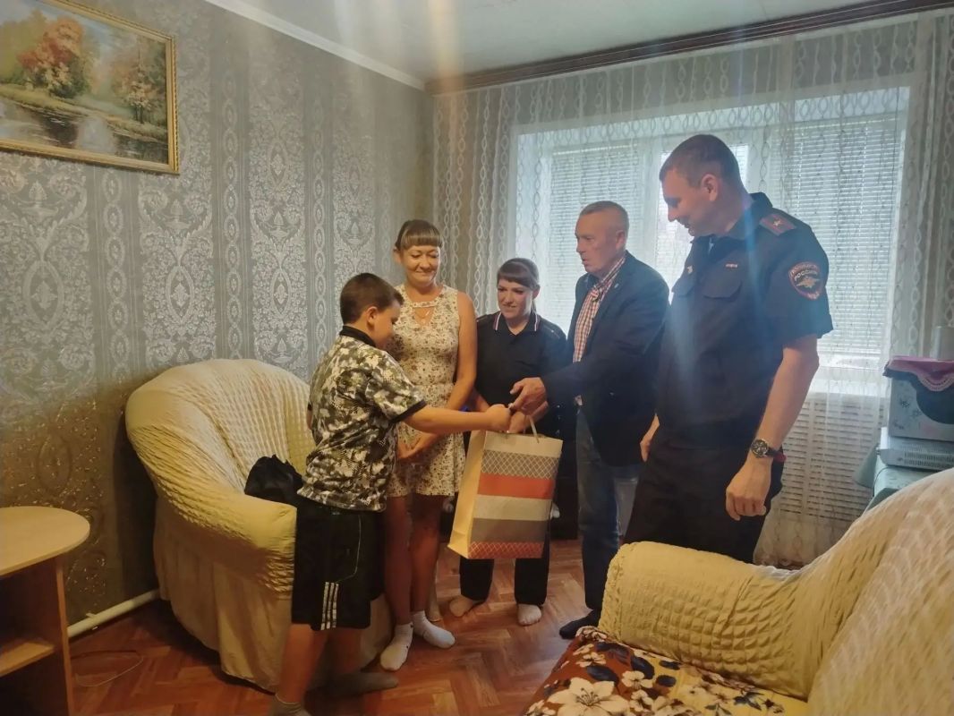 В Самарской области продолжается Всероссийская благотворительная акция МВД «Помоги пойти учиться» В Самарской области продолжается Всероссийская благотворительная акция МВД «Помоги пойти учиться»