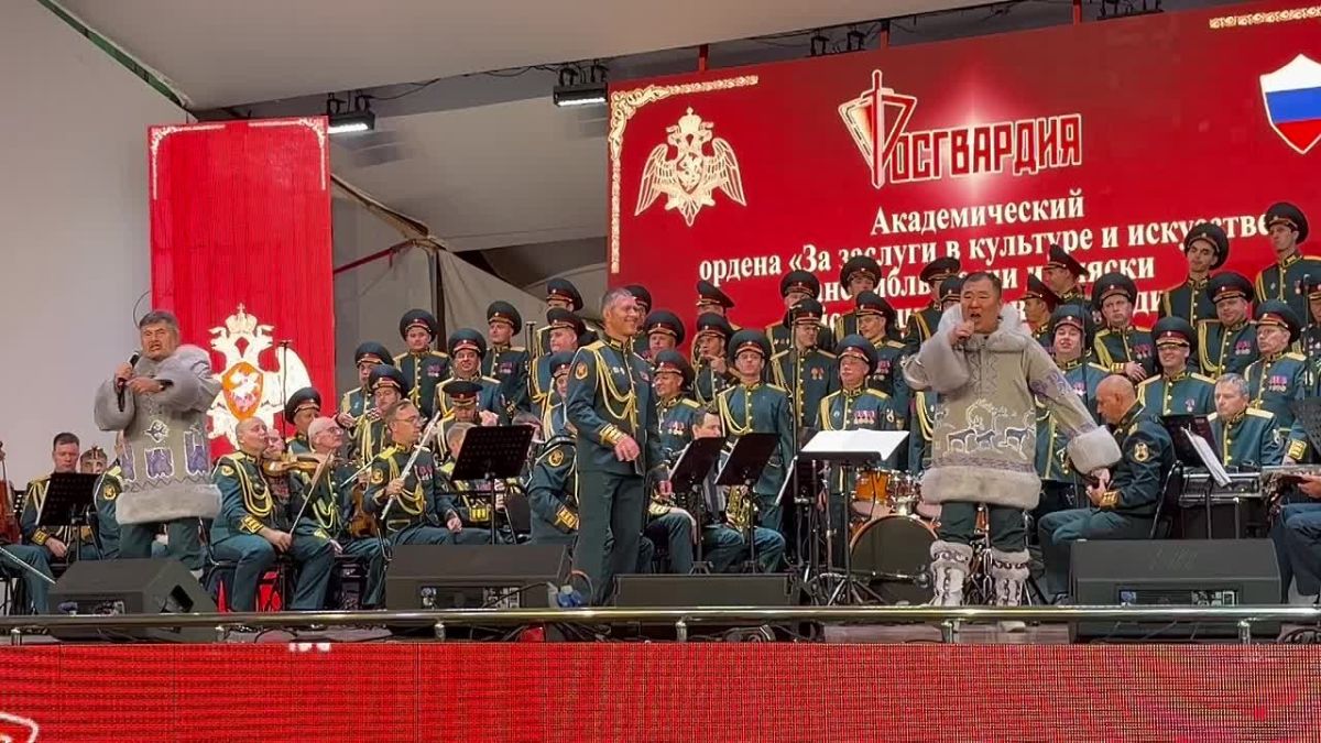 В Струковском саду в Самаре прошел праздничный концерт Академического Ордена «За заслуги в культуре и искусстве» ансамбля песни и пляски войск национальной гвардии Российской Федерации
