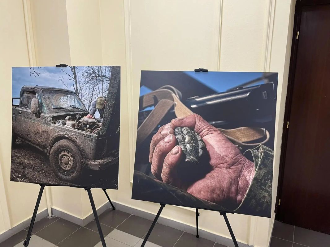 В Самарской губернской думе открылась выставка военной фотографии «Самарский рубеж» В Самарской губернской думе открылась выставка военной фотографии «Самарский рубеж»