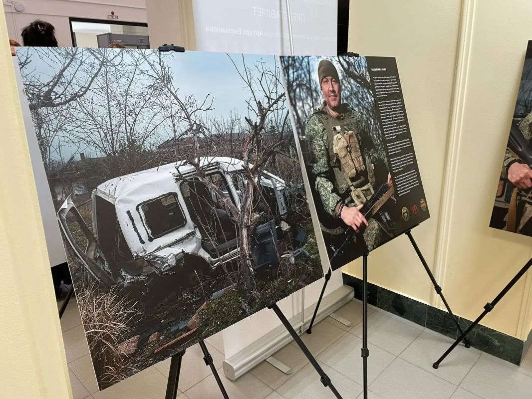 В Самарской губернской думе открылась выставка военной фотографии «Самарский рубеж» В Самарской губернской думе открылась выставка военной фотографии «Самарский рубеж»